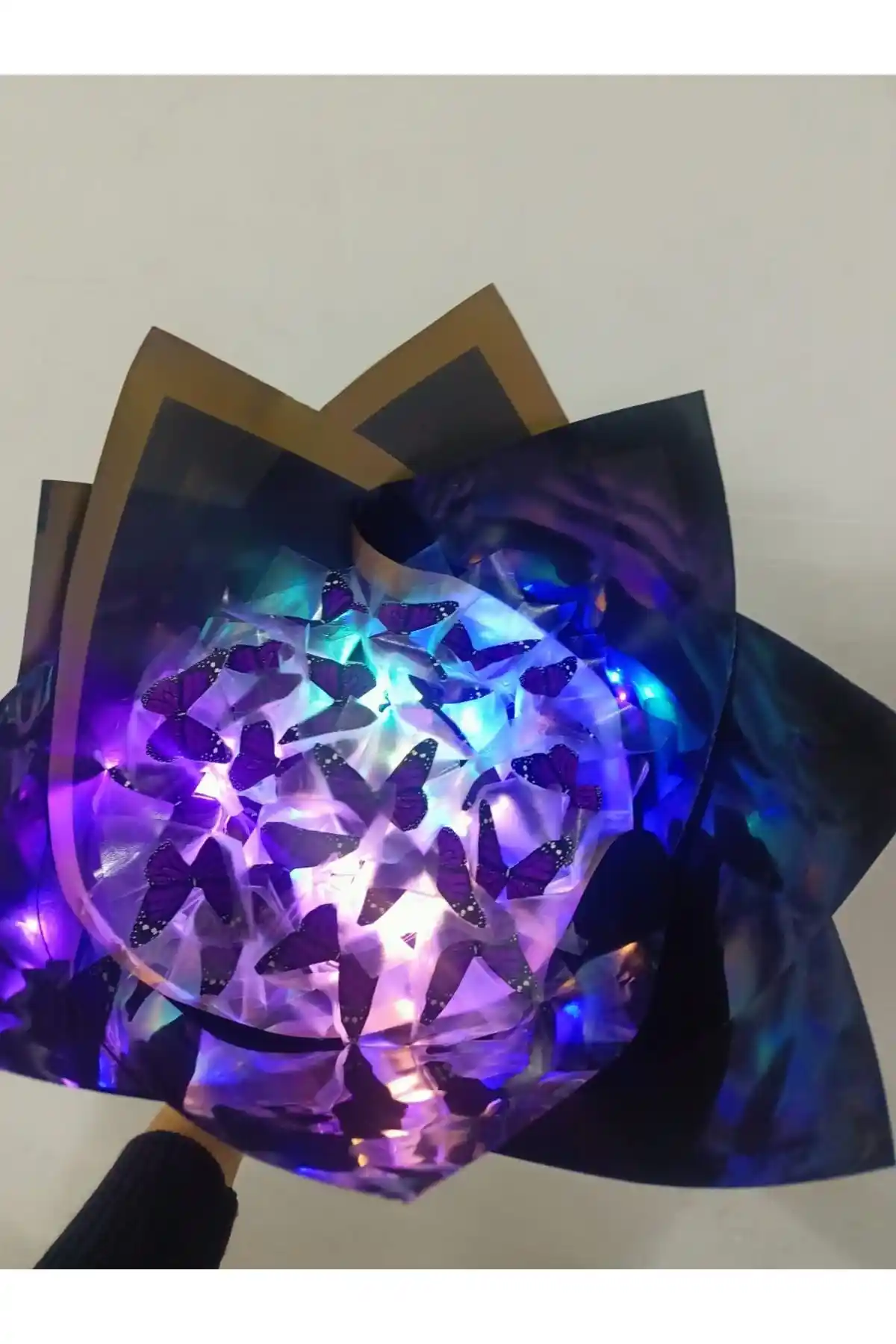 Işıklı Çiçeklerle Dekorasyonda Modern ve Şık Atmosfer Yaratma Rehberi