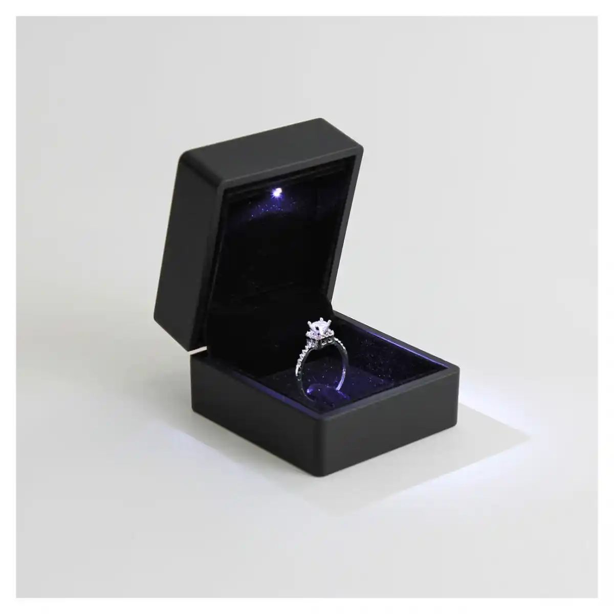 Işıklı Yüzük Kutuları ile Dekorasyonda Estetik ve Fonksiyonellik Artışı