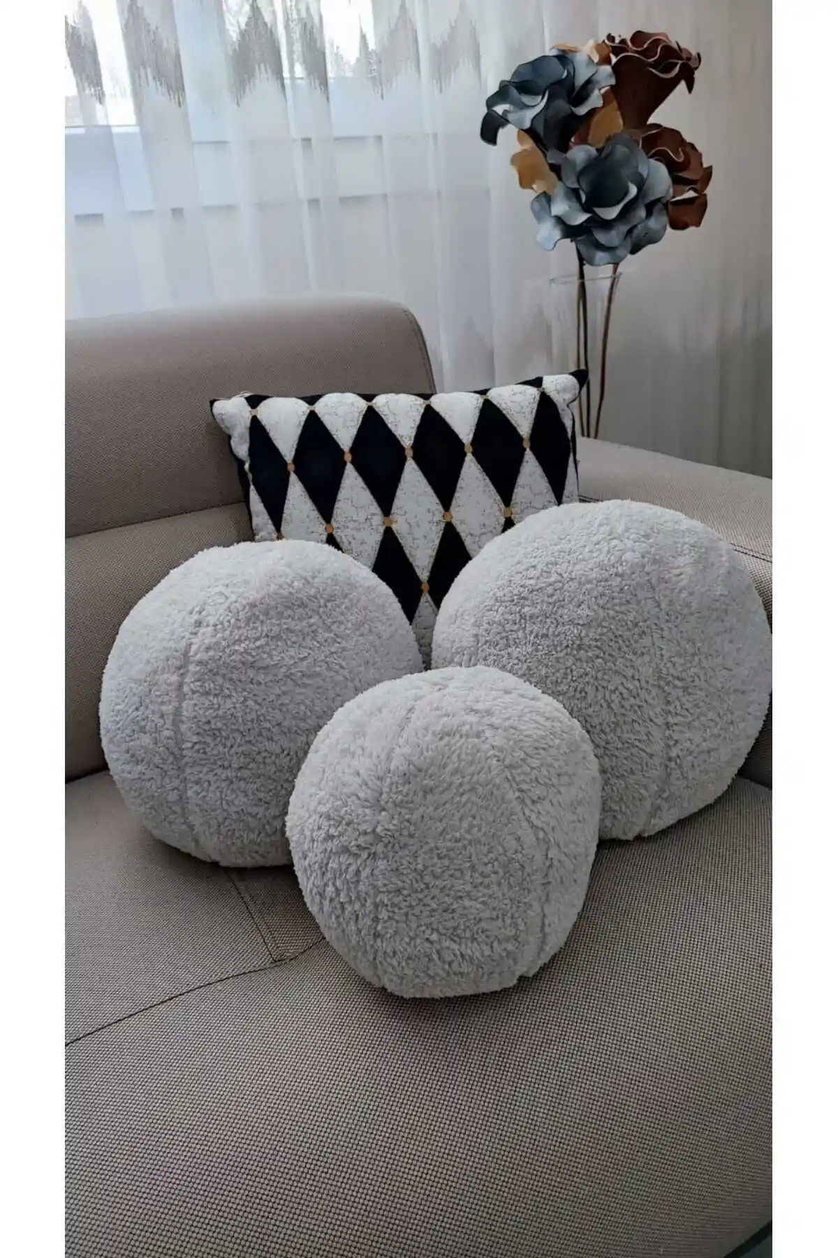 Kırlent Seçimi ve Dekorasyonda Kullanım Rehberi: Ev Dekorasyonunuza Şıklık Katın