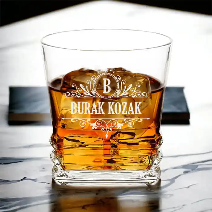 Kişiye Özel Viski Bardağı ile Dekorasyonunuzu Kişiselleştirin ve Şıklık Katın