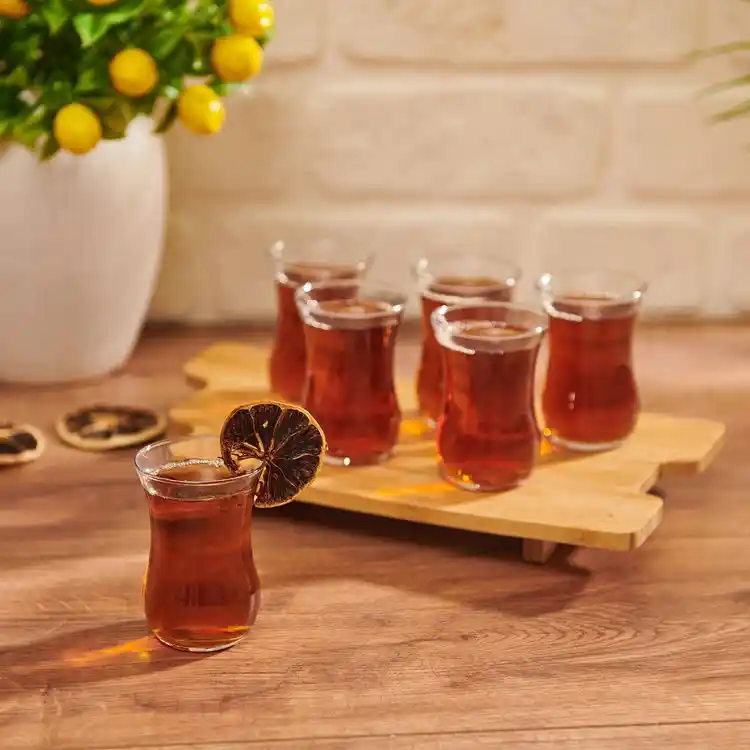 Klasik Çay Bardağı Dekorasyonuyla Zarafet ve Sadelik Bir Arada