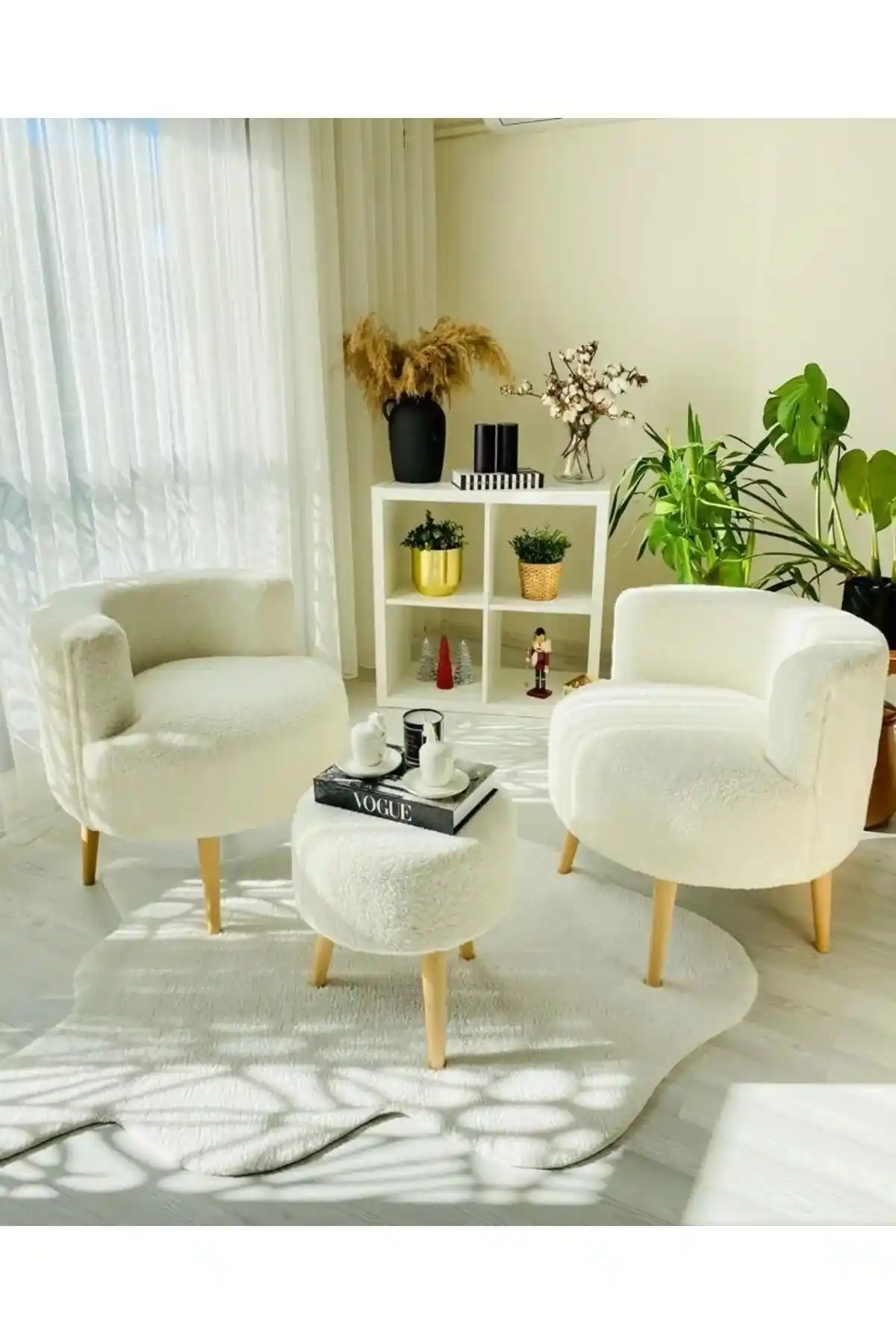 Küçük Berjerler ile Dekorasyonunuzu Şık ve İşlevsel Hale Getirin