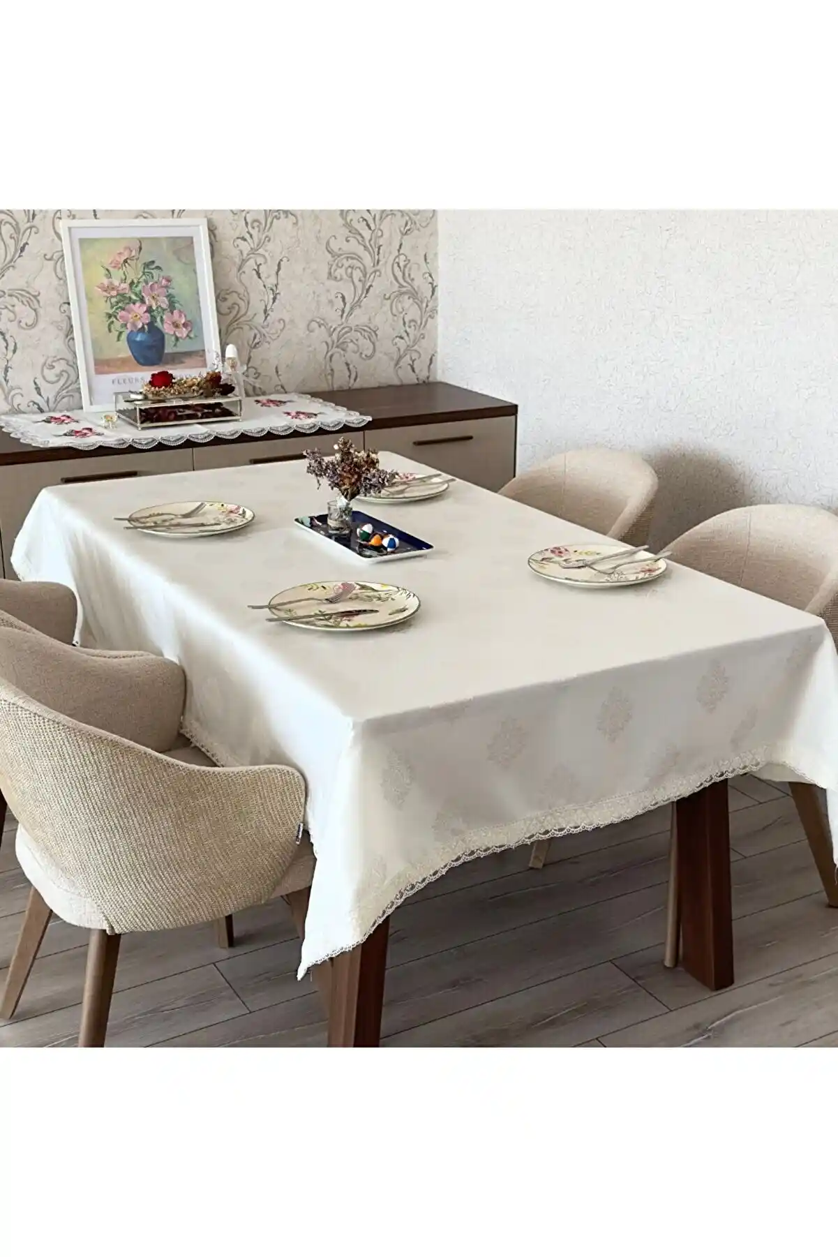 Leke Tutmayan Sofra Bezi Seçenekleri ve Dekorasyon İpuçları