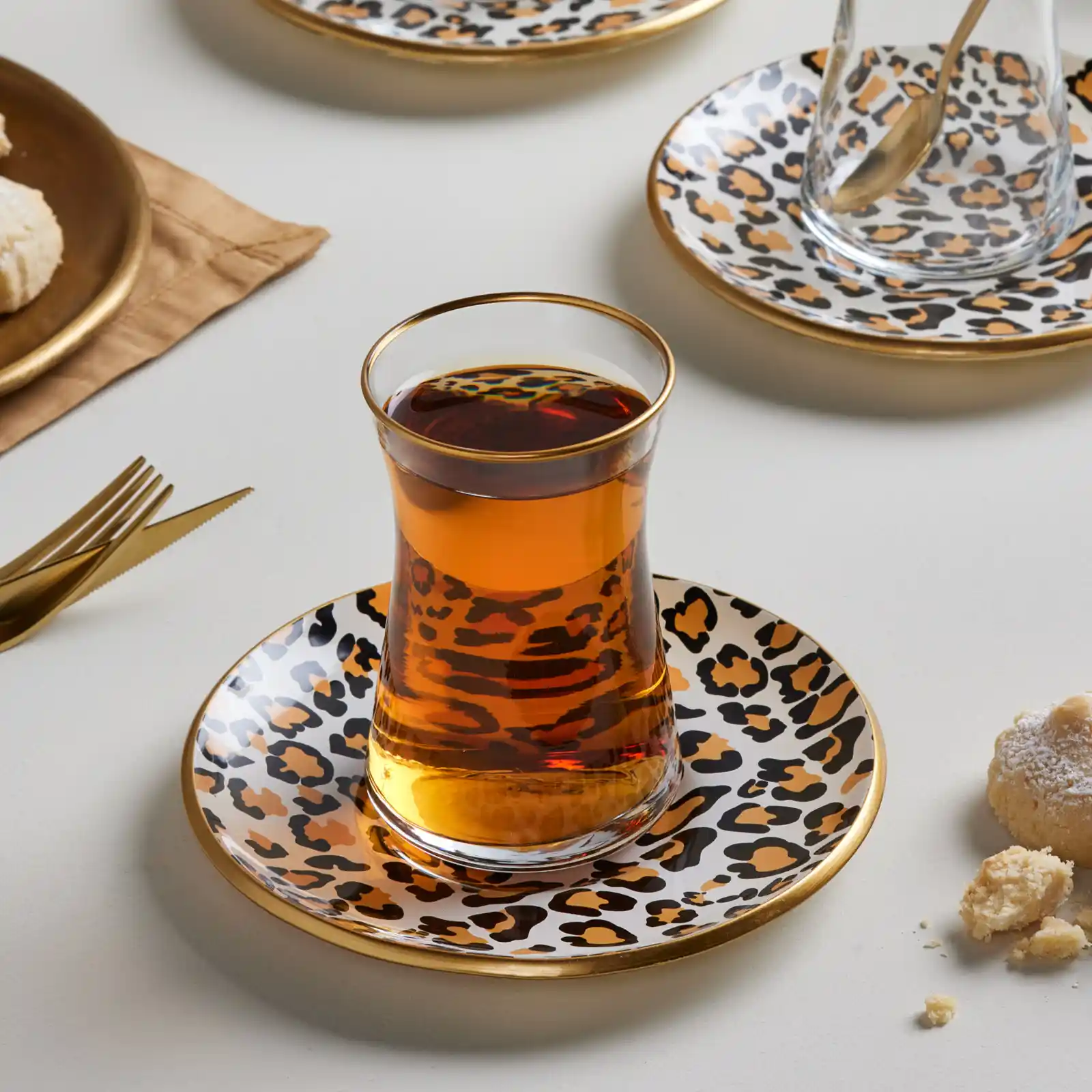 Leopar Çay Setleri ile Dekorasyonda Zarafet ve Şıklık Yaratmanın Yolları