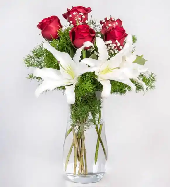 Lilyum Çiçeği ile Dekorasyonda Zarif ve Anlamlı Dokunuşlar