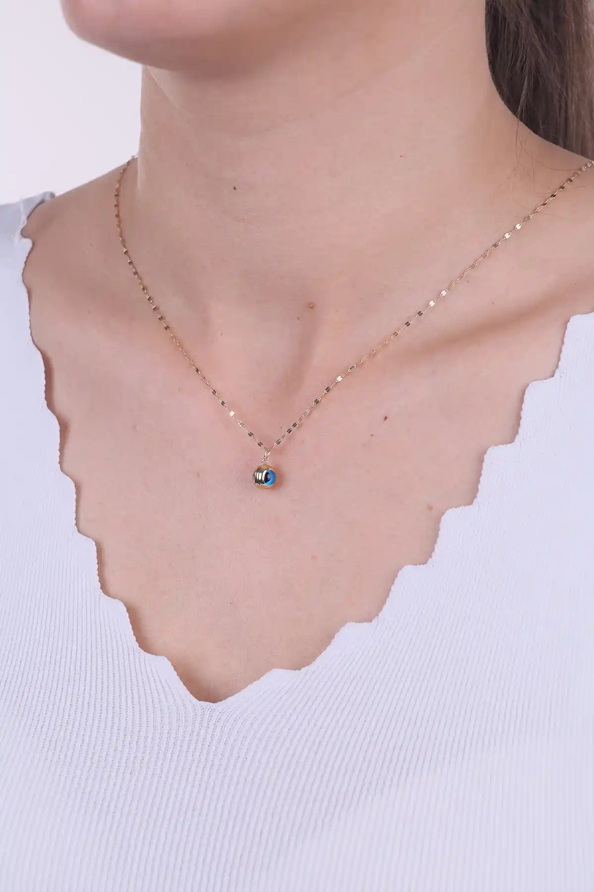 Mavi Boncuk ve Altın Kombinasyonu ile Dekorasyonda Zarif Detaylar ve Şık Dokunuşlar