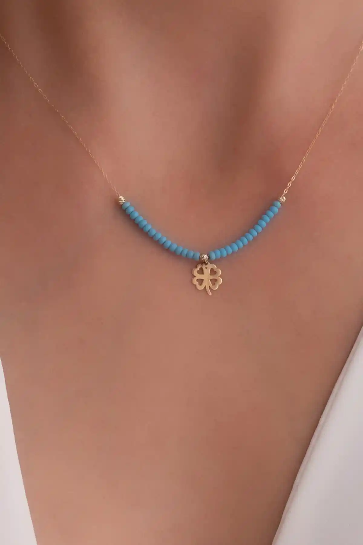 Mavi Boncuklu Kolye ile Dekorasyonunuzu Zenginleştirin ve Mekânlara Özgünlük Katın