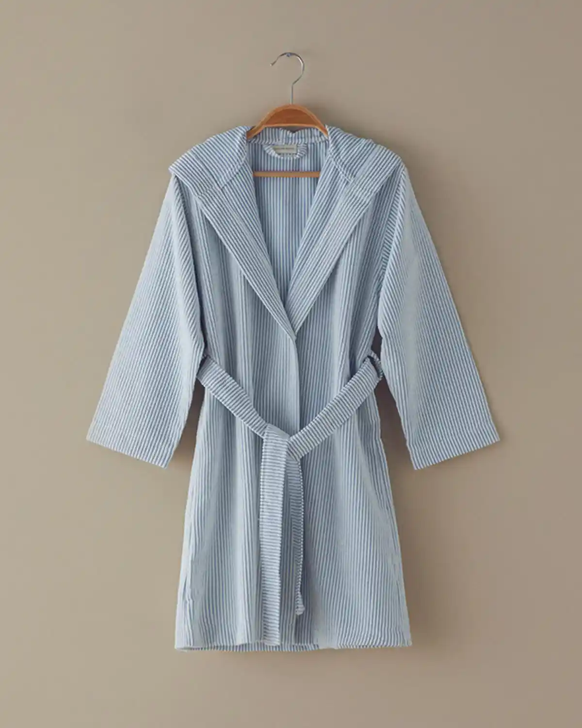 Mavi Bornoz ile Dekorasyonda Şıklık ve Ferahlık Yaratmanın Yolları