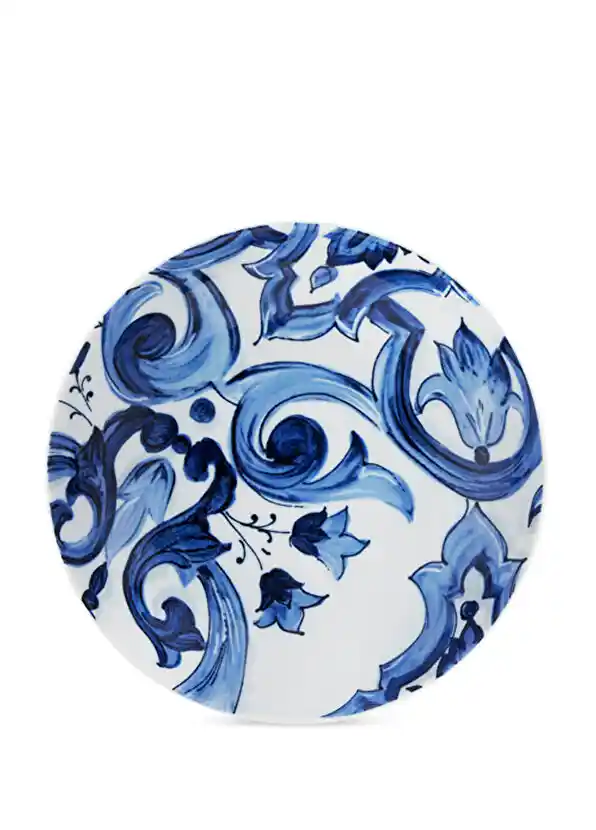 Mavi Porselen Tabaklar ile Dekorasyonda Zarafet ve Şıklık Yaratın