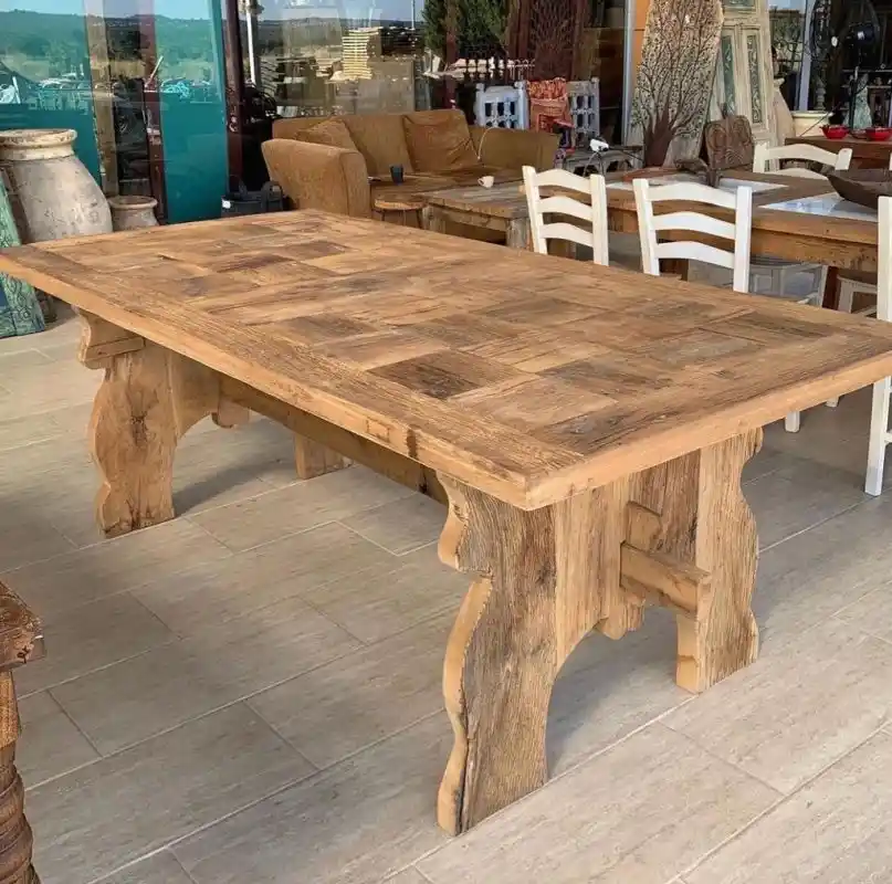Meşe Ağacı Masalar: Dayanıklılık ve Estetiğin Buluştuğu Dekorasyon Seçenekleri