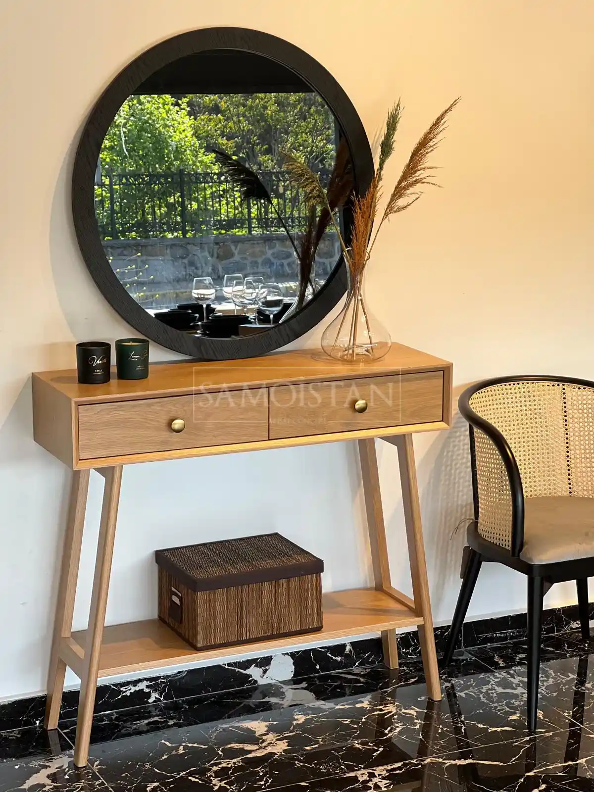 Meşe Dresuar Dekorasyonda Zarif ve Dayanıklı Bir Seçenek Olarak Öne Çıkıyor