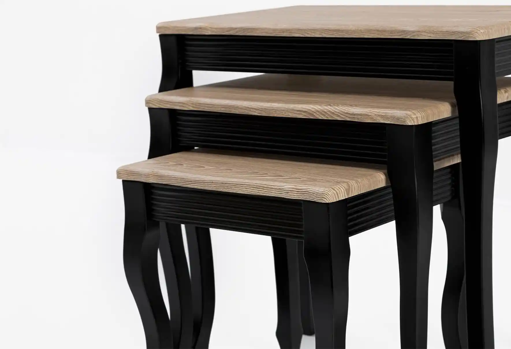 Meşe Zigon Sehpa ile Dekorasyonunuzu Şıklık ve İşlevsellikle Geliştirin