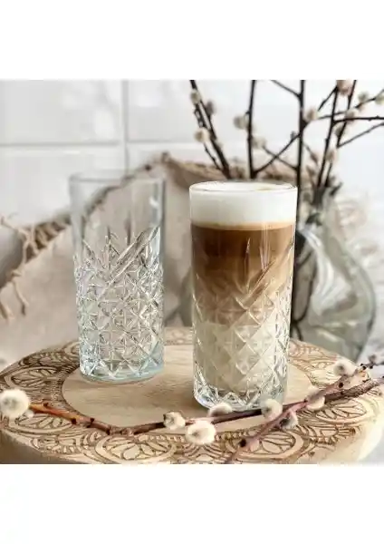 Meşrubat Bardağı Dekorasyonda Zamansız Şıklık ve Fonksiyonellik Sağlar