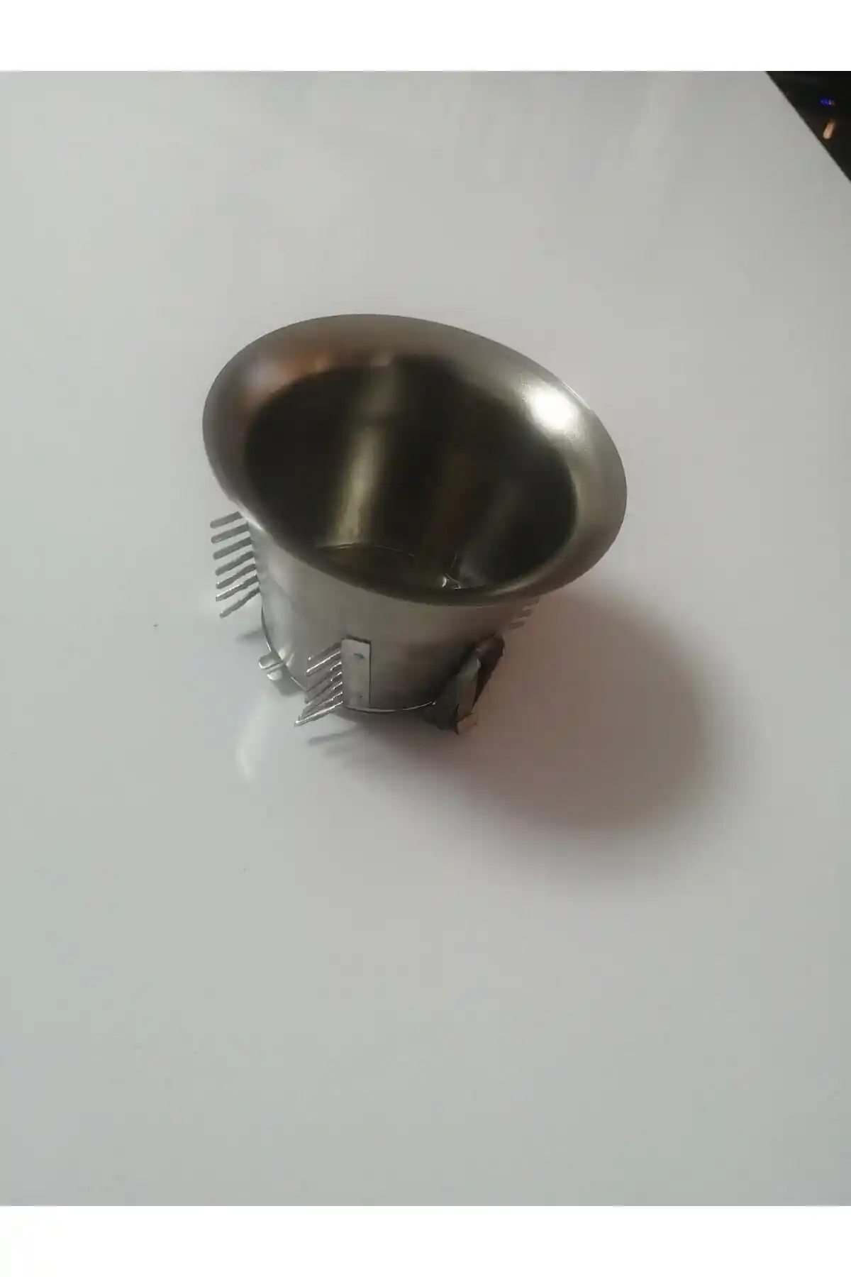 Metal Tuvalet Kapağı Seçenekleri ve Modern Banyo Dekorasyonu İpuçları