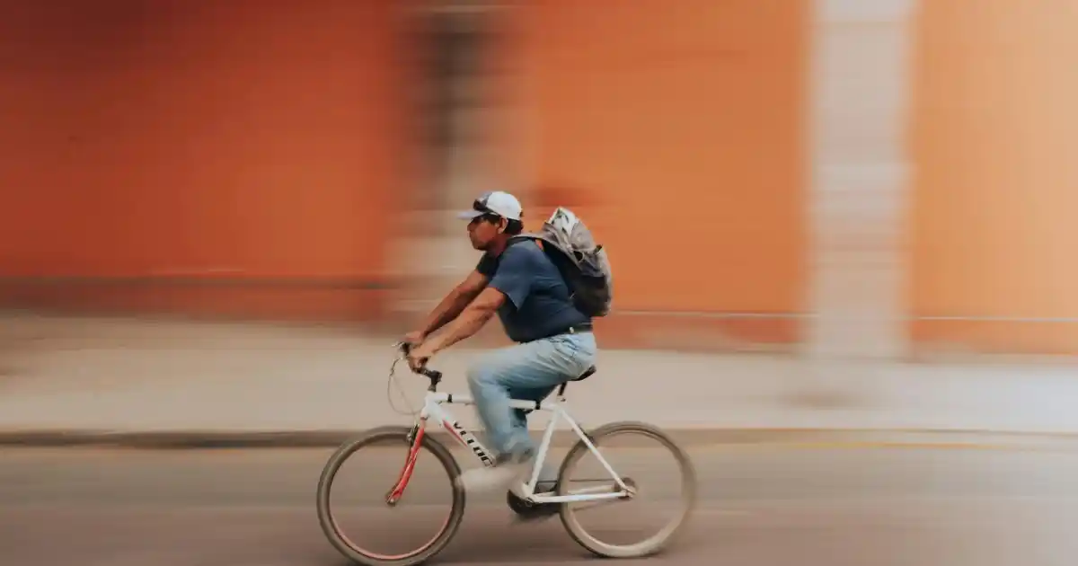 Metal Yemek Kabı Seçenekleri ve Modern Mutfak Dekorasyonunda Kullanımı