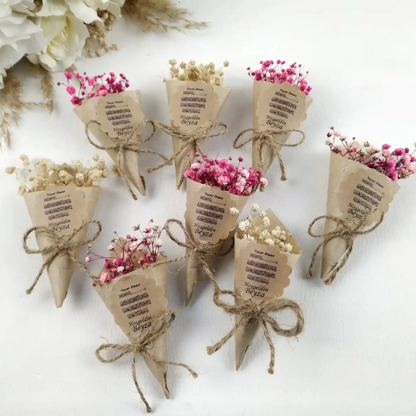 Mini Çiçek Buketleriyle Dekorasyonda Şıklık ve Ferahlık Yaratma Rehberi