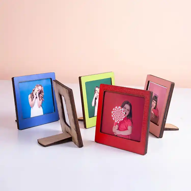Mini Fotoğraf Çerçevesi ile Dekorasyonunuzu Geliştirin ve Kişisel Dokunuşlar Ekleyin