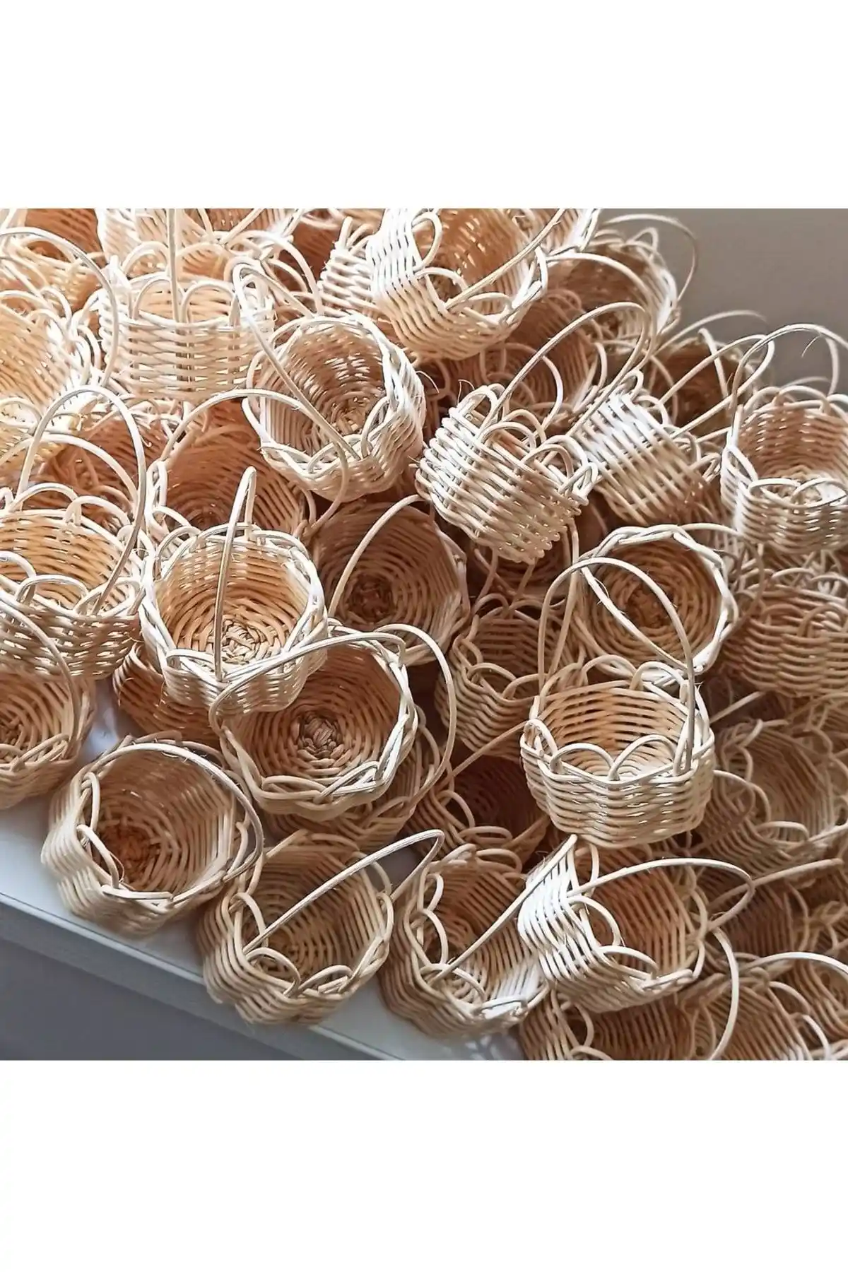 Mini Hasır Sepetler ile Dekorasyonda Doğal ve Şık Çözümler Sunan Pratik Detaylar