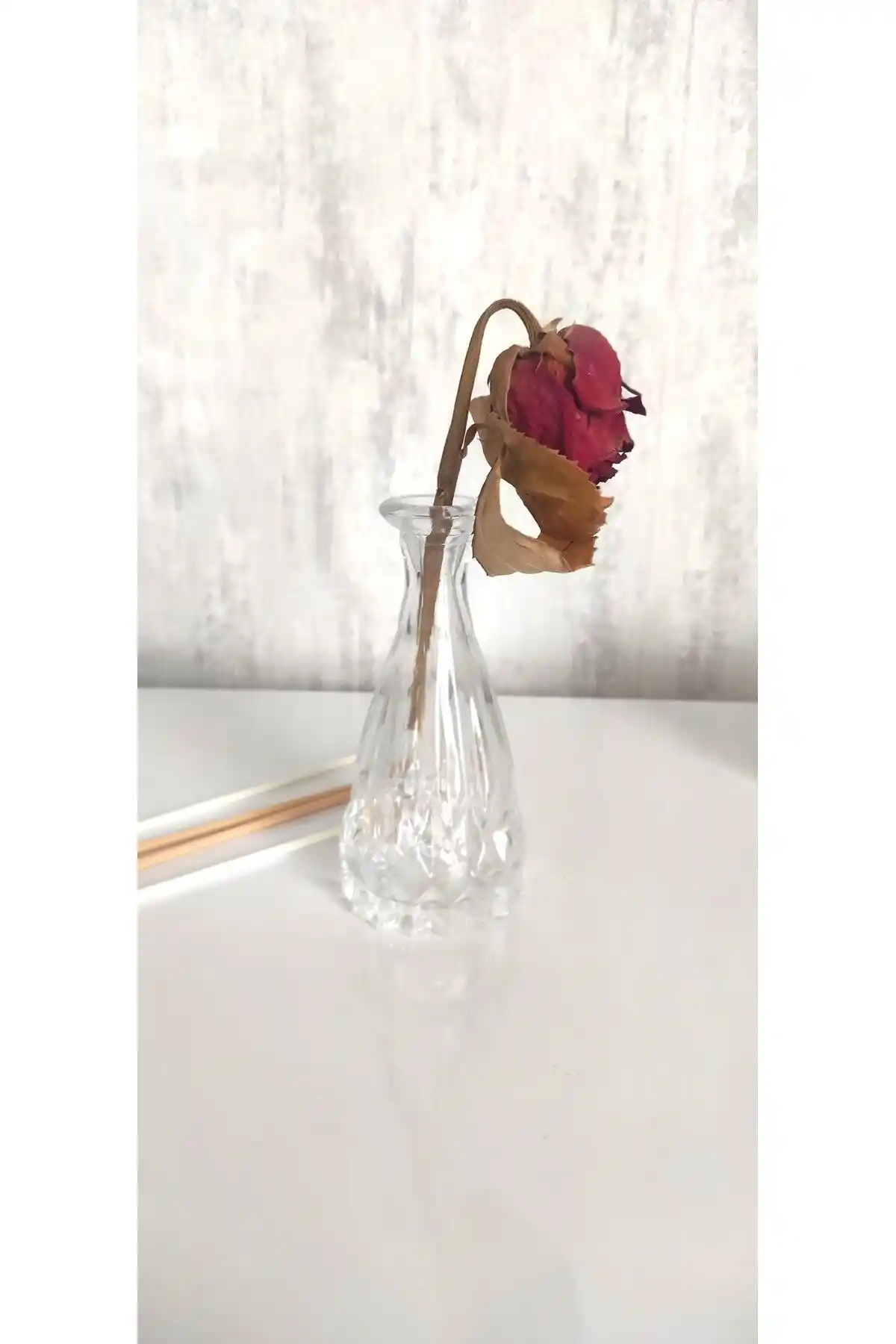 Minik Cam Vazolar ile Dekorasyonda Zarif ve Çok Yönlü Detaylar Yaratın