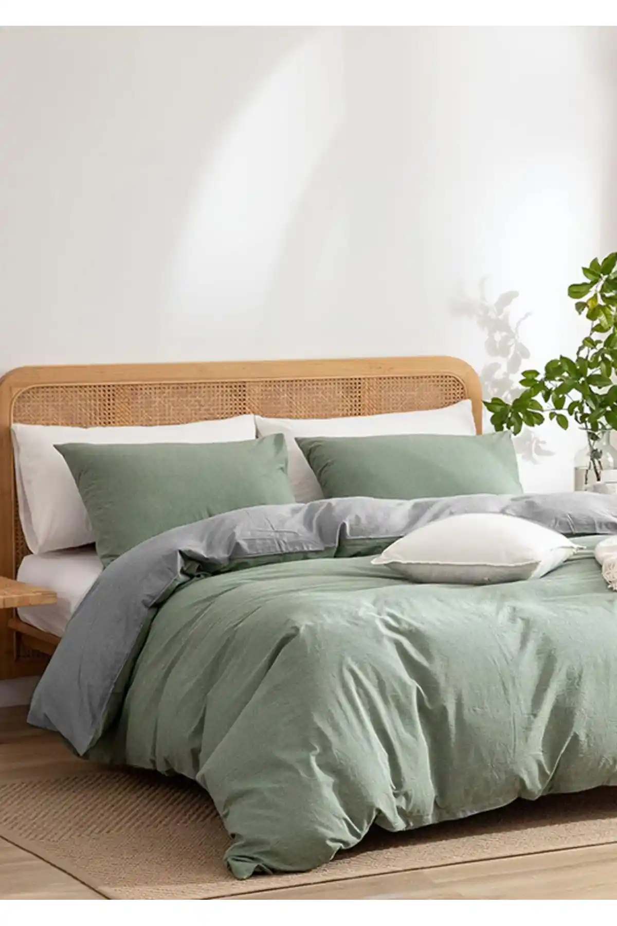 Mint Yeşili Nevresim Takımıyla Modern ve Ferah Yatak Odası Dekorasyonu