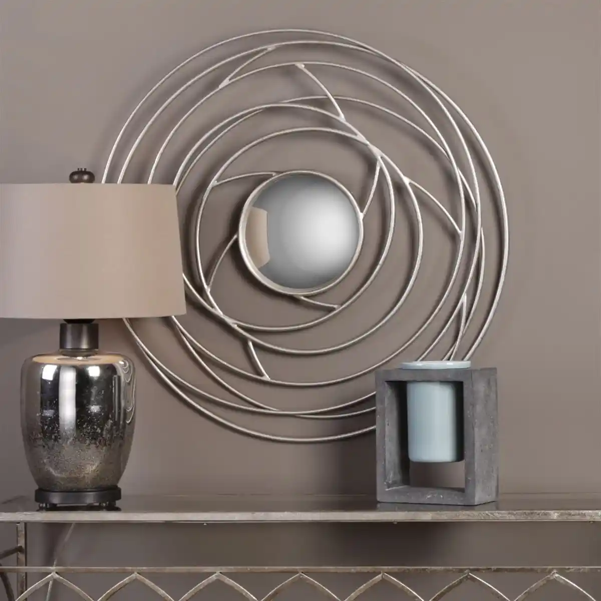 Modern Aynalar Dekorasyonda Şıklık ve Fonksiyonelliği Birleştiriyor