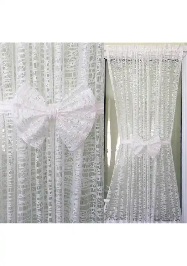 Modern Kapı Perdesi ile Dekorasyonda Yenilikçi ve Şık Çözümler Sunan Trendler