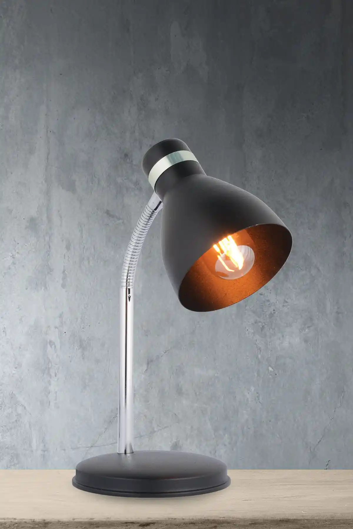 Modern Krom Spiralli Masa Lambası ile Dekorasyonunuza Şıklık Katın