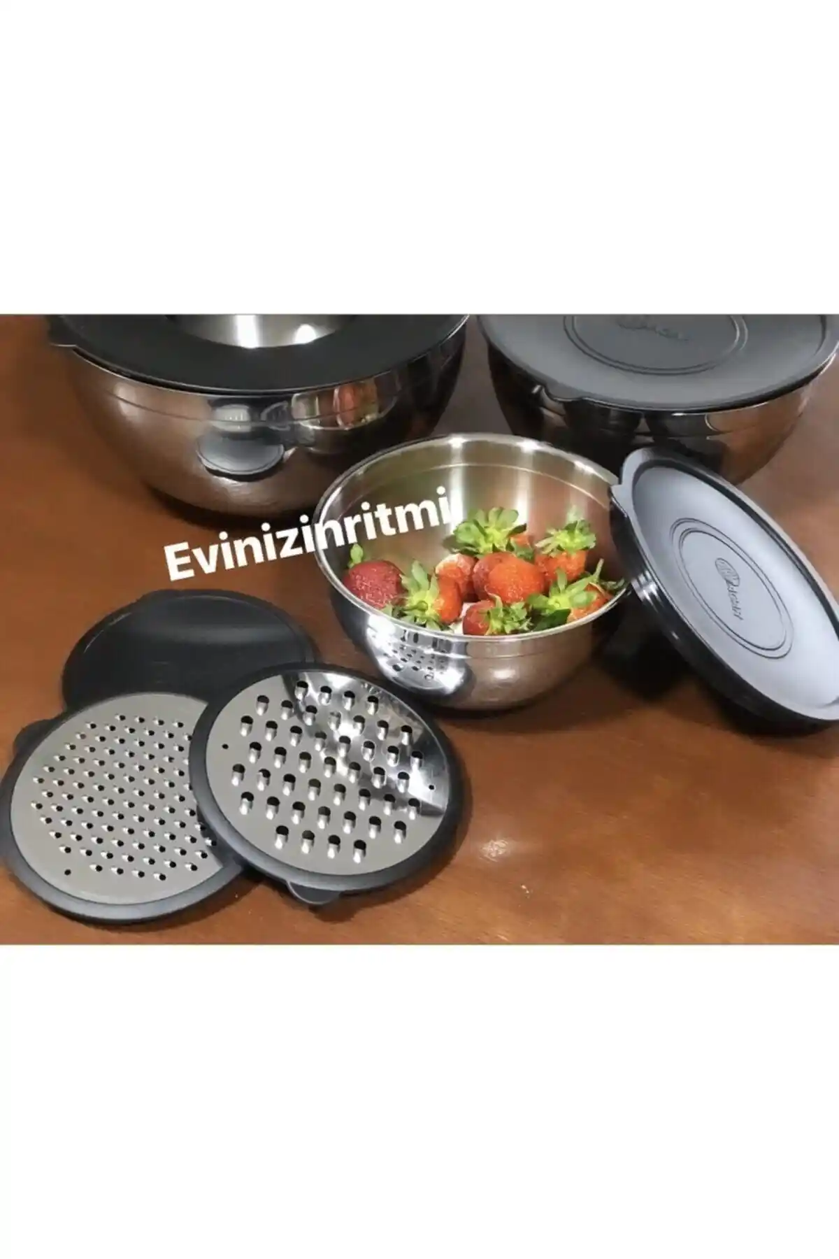 Modern mutfak dekorasyonunda dayanıklı ve şık çelik mikser kabı kullanımı