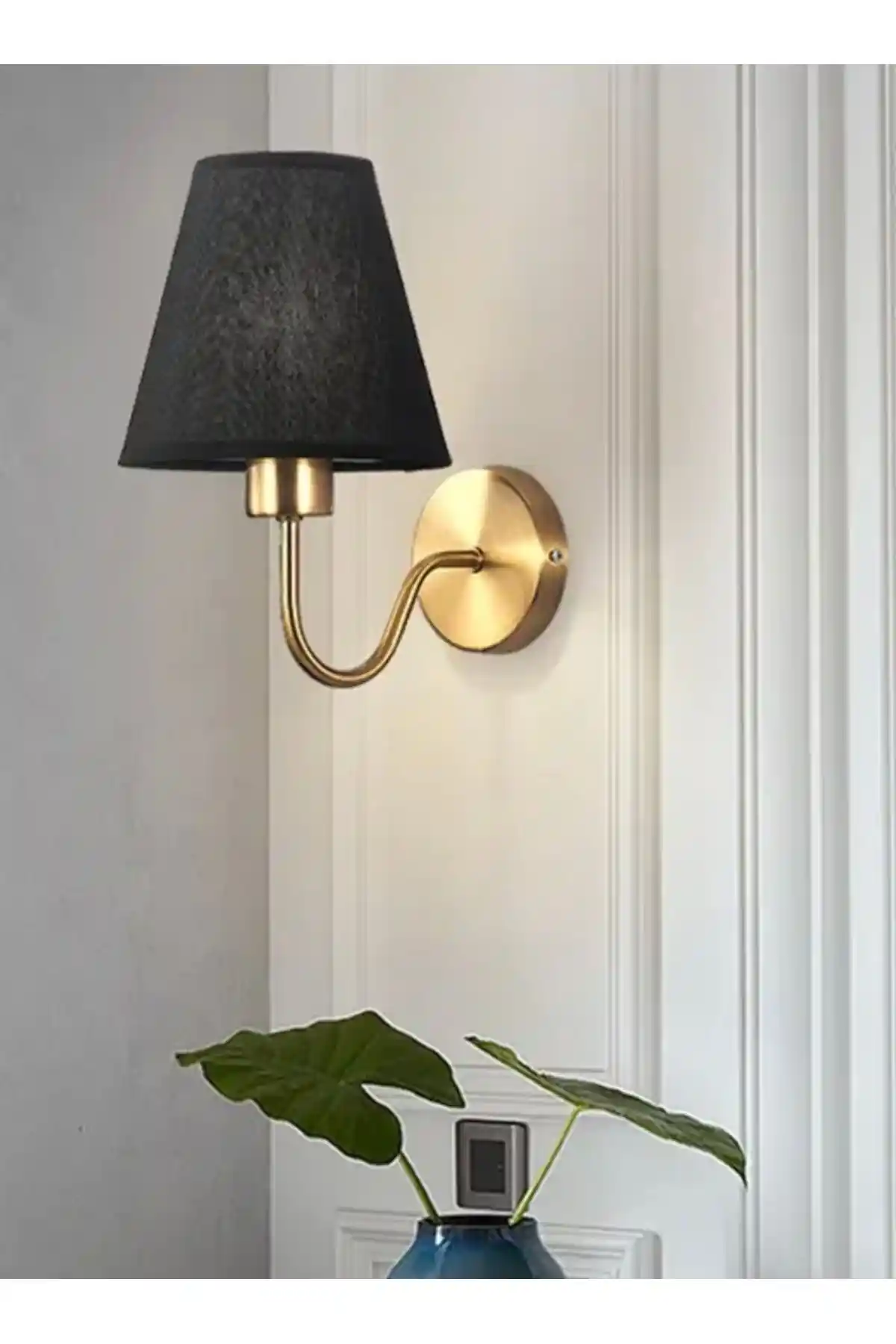 Modern Siyah Apliklerle Dekorasyonunuza Şıklık Katın ve Mekânlara Zarafet Getirin