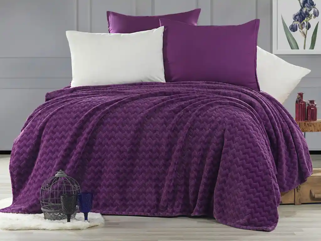 Mor Battaniyelerle Dekorasyonda Şıklık ve Konforu Bir Arada Yaratma Rehberi