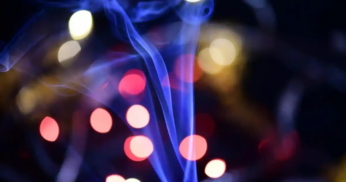 Mum Işığı ile Dekorasyonda Sıcak ve Büyüleyici Atmoslar Yaratmanın Yolları