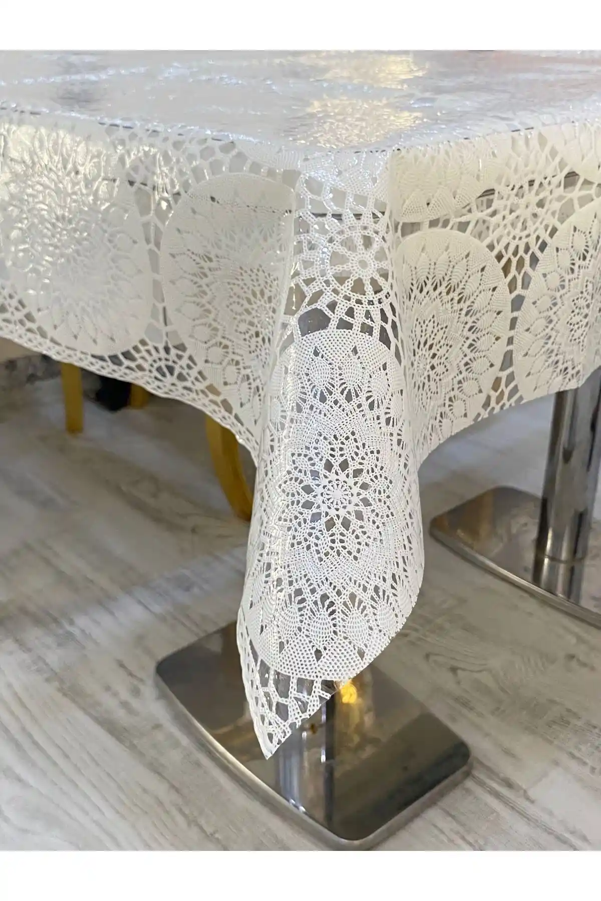 Muşamba Sofra Bezi ile Dekorasyonda Şıklık ve Fonksiyonellik Sağlama Rehberi