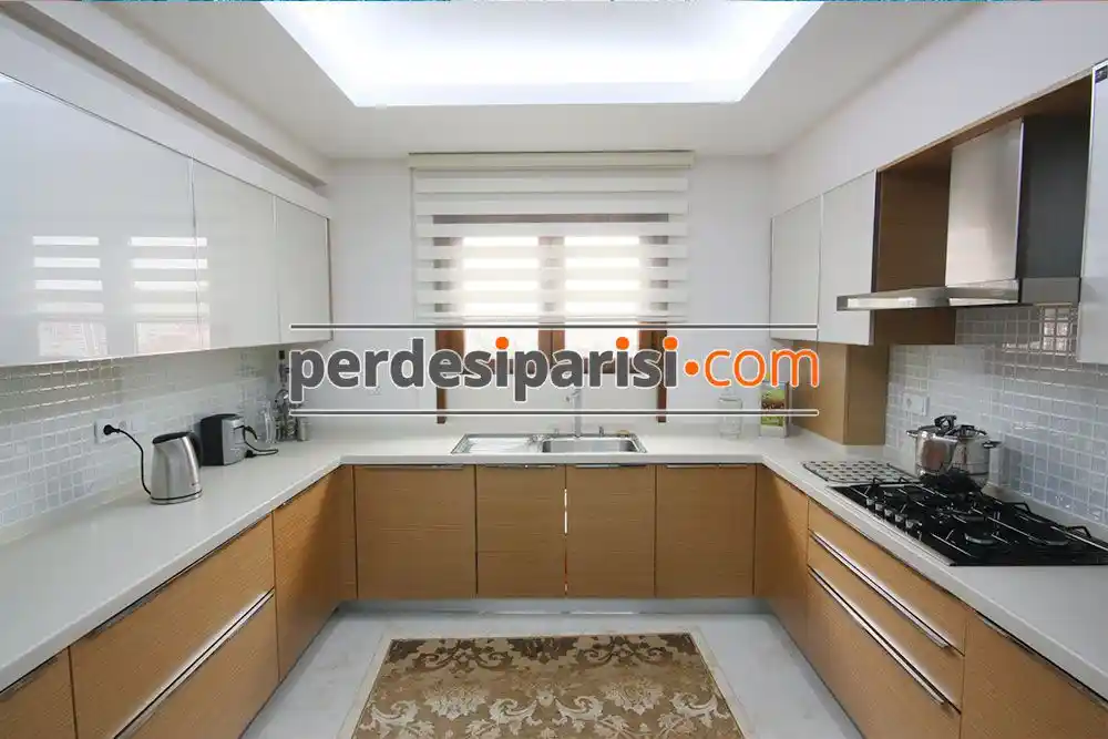 Mutfak Dekorasyonuna Uygun Perde Seçimi ve Trendler Rehberi