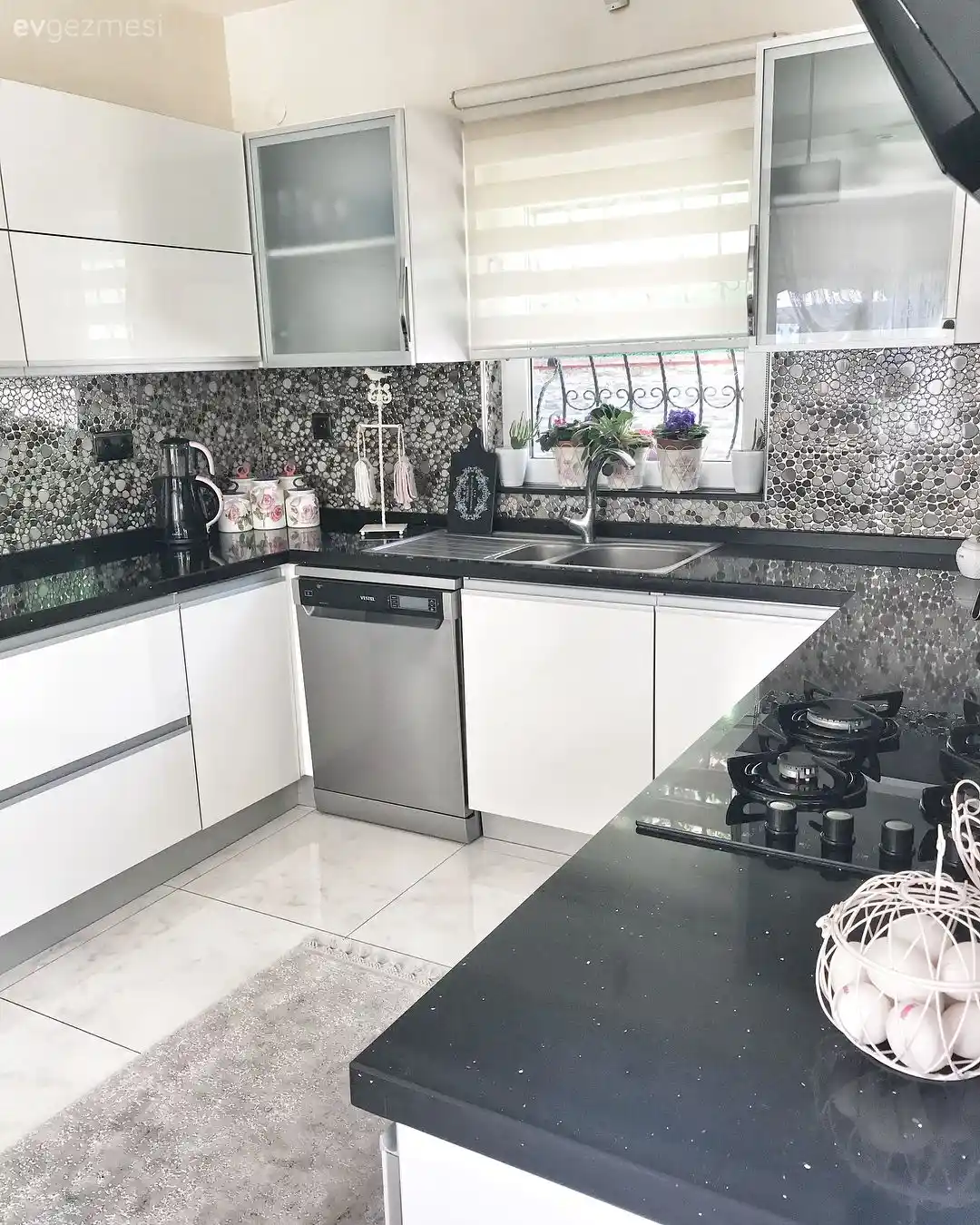 Mutfak Dekorasyonunda Seramik Kullanımının Güncel Trendleri ve Seçim Rehberi