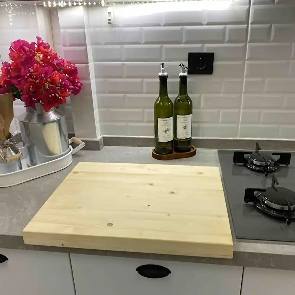 Mutfak Dekorasyonunda Şıklık ve Fonksiyonellik Sunan Tezgah Üstü Kesme Tahtaları