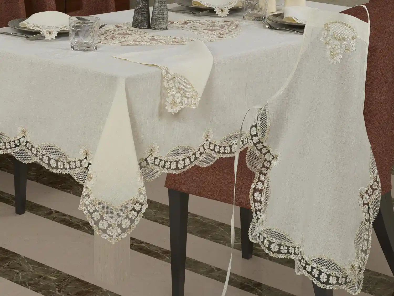 Mutfak Dekorasyonunda Şıklık ve İşlevselliği Bir Arada Sunan Peçete Takımları