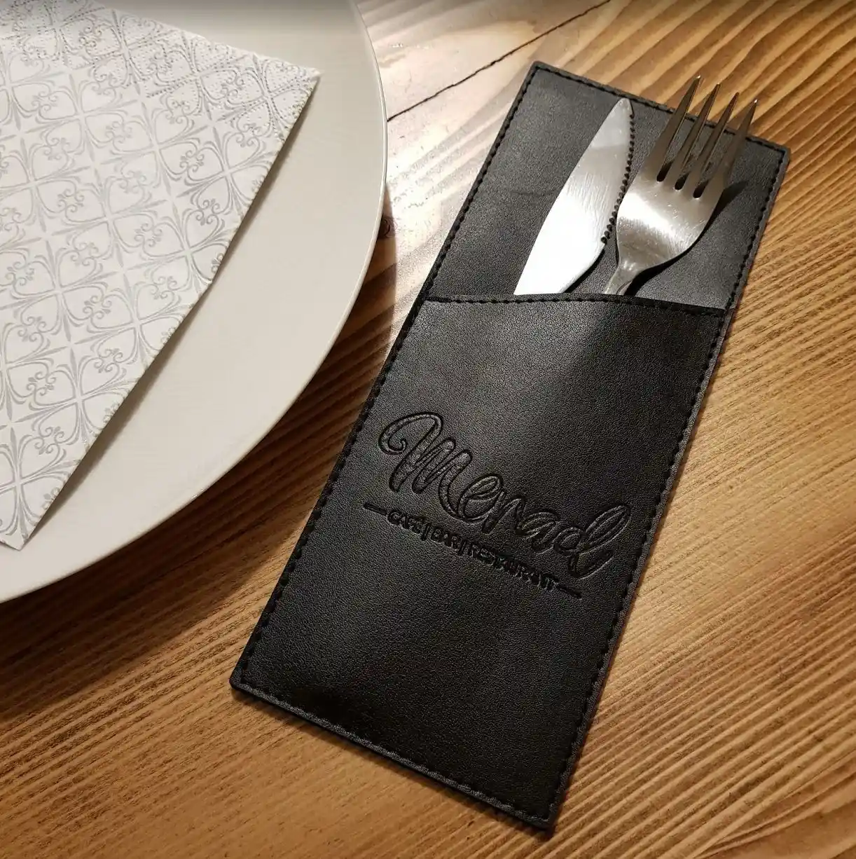 Mutfak Dekorasyonunda Şıklık ve İşlevsellik İçin Çatal Bıçak Kılıfı Seçenekleri