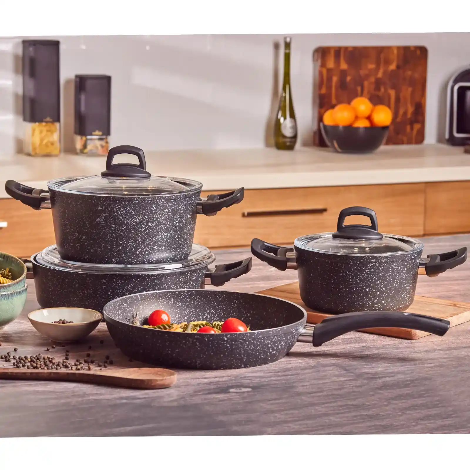 Mutfak Dekorasyonunda Tencere Seçimi ve Estetik Uyum Sağlama Rehberi