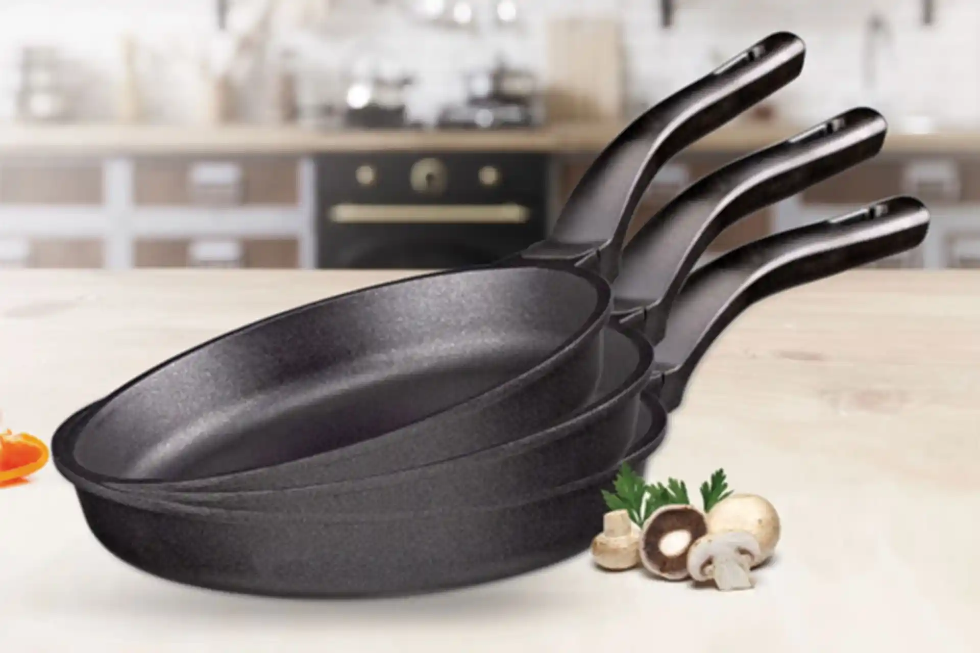 Mutfak Dekorasyonunu Tamamlayan Modern ve Fonksiyonel Üçlü Tava Setleri