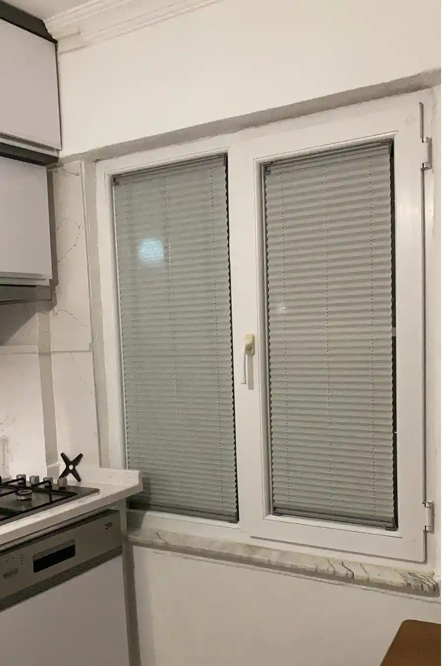 Mutfak Dekorasyonunu Tamamlayan Şık ve Pratik Plise Perde Çeşitleri