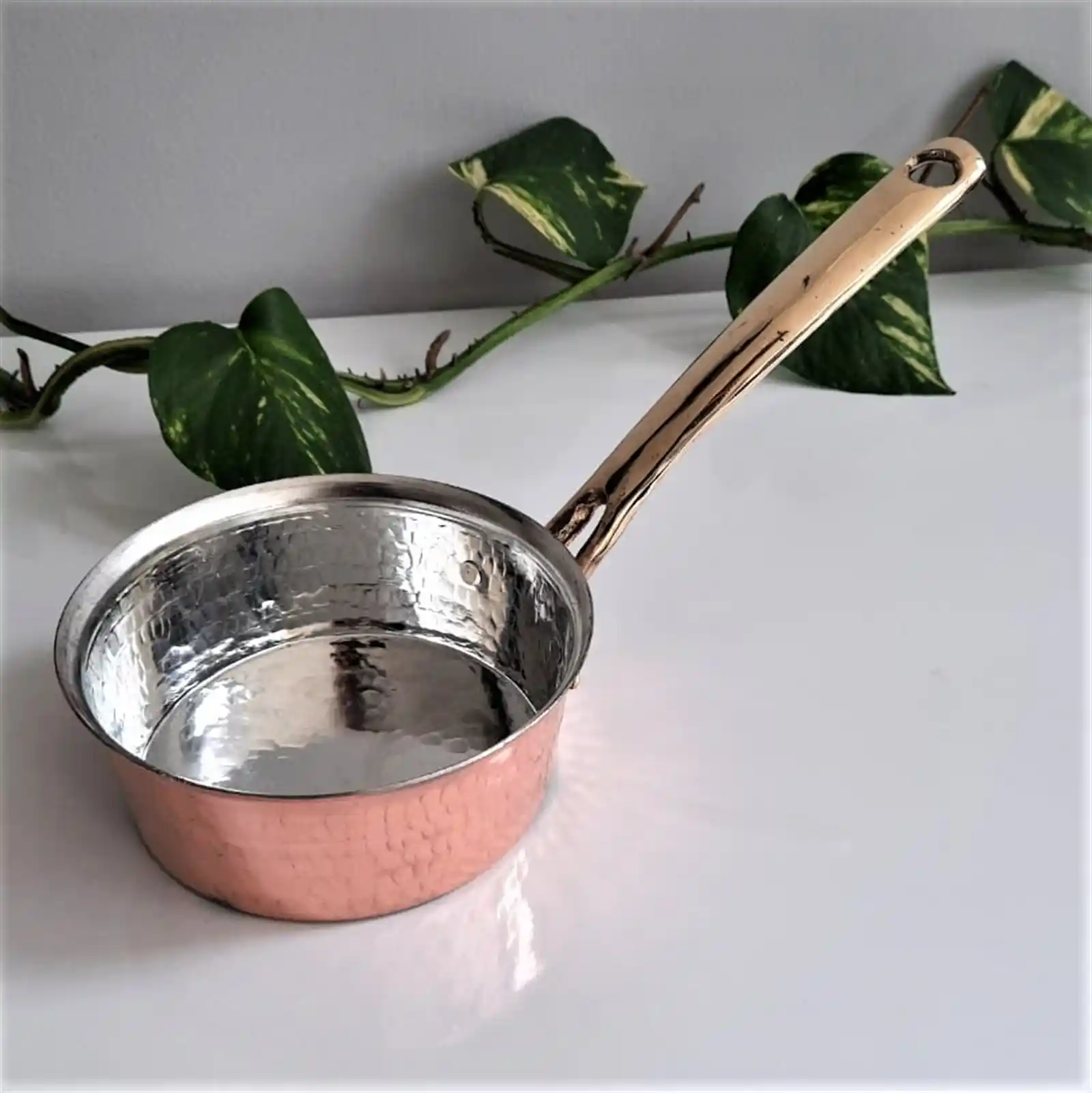 Mutfak Dekorasyonunu Zenginleştiren Şık ve Fonksiyonel Sosluk Tava Seçenekleri