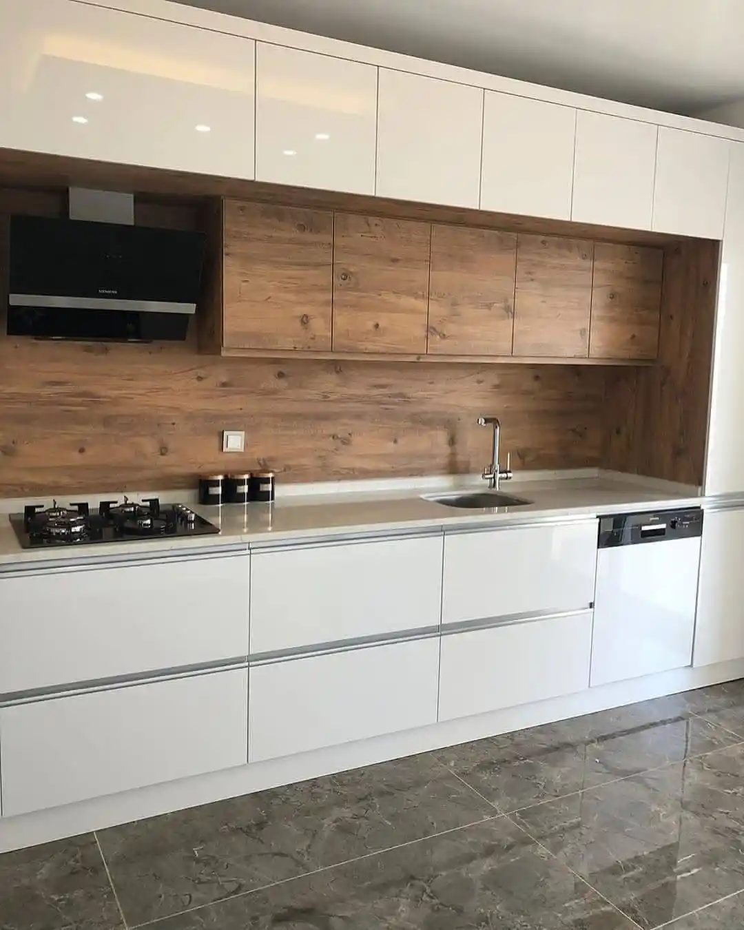 Mutfak Yan Dolap Modelleri: Modern ve İşlevsel Çözümlerle Dekorasyonunuzu Yenileyin