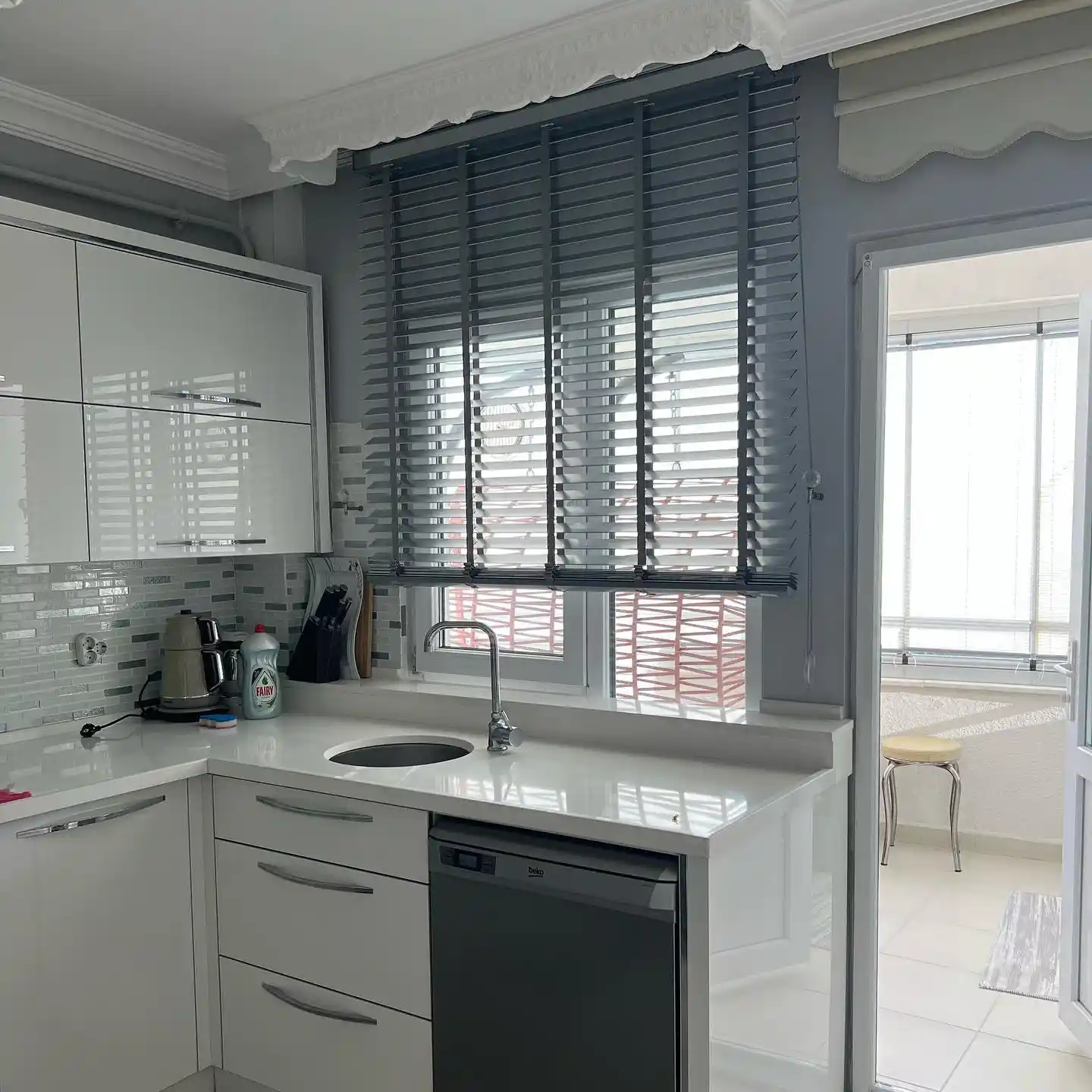 Mutfakta Perde Kullanımının Önemi ve Doğru Seçim İpuçları