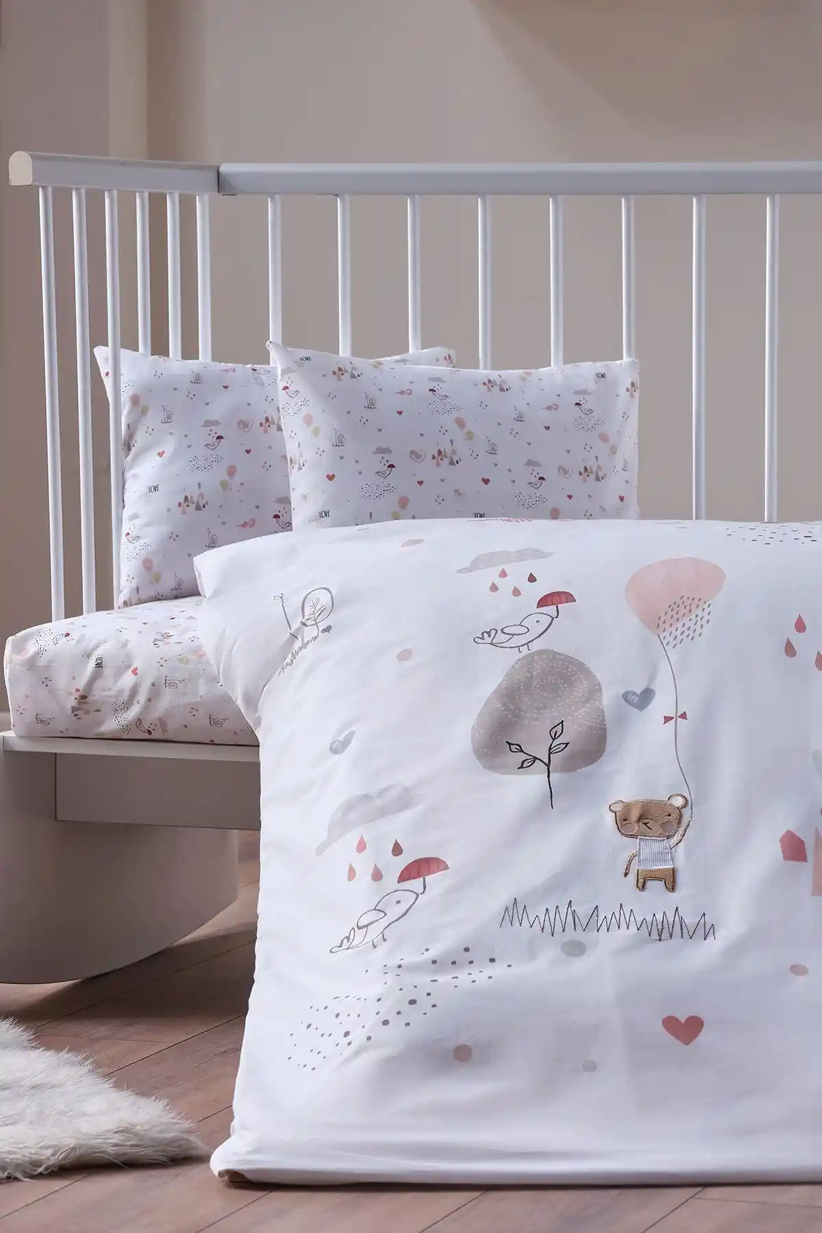 Nakışlı Bebek Nevresim Takımlarıyla Şık ve Konforlu Bebek Odası Dekorasyonu