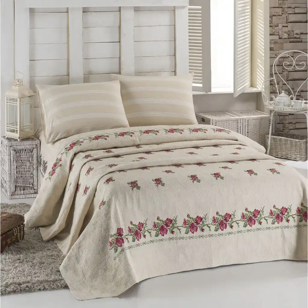 Nakışlı Pike Takımlarıyla Yatak Odalarınıza Zarafet Katın ve Dekorasyonunuzu Geliştirin