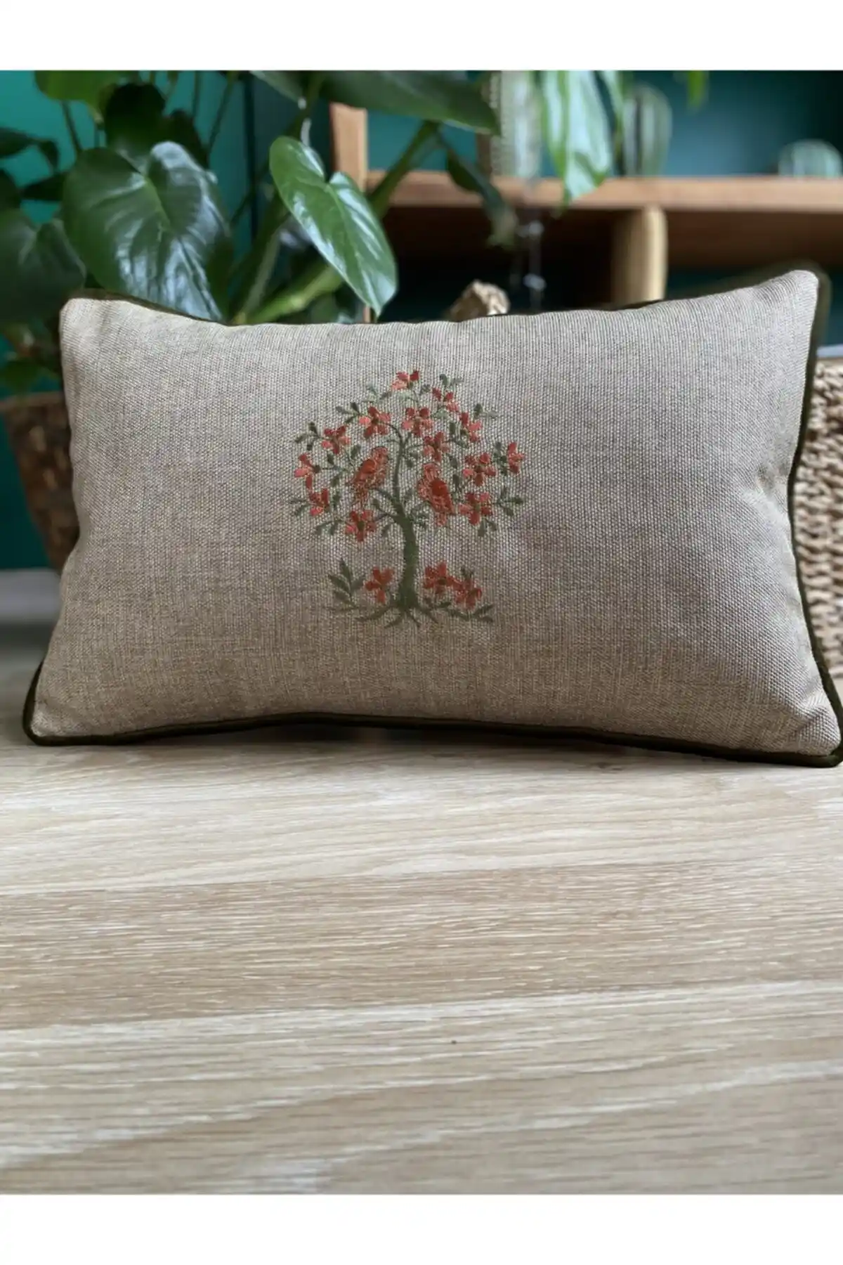 Nakışlı Yastıklarla Dekorasyonda Zarafet ve Sıcakkanlılık Yaratmanın Yolları