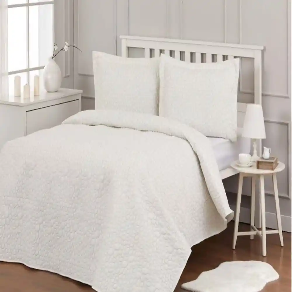 Nakışlı Yatak Örtüsü ile Evinize Şıklık ve Sıcaklık Katmanın Yolları