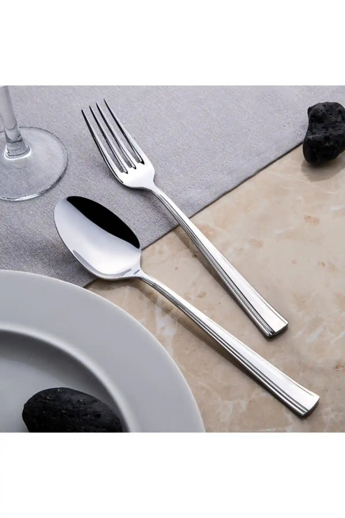 Nehir 30 Parça Çatal Kaşık Takımı ile Şık ve Dayanıklı Sofra Düzeni Sağlama