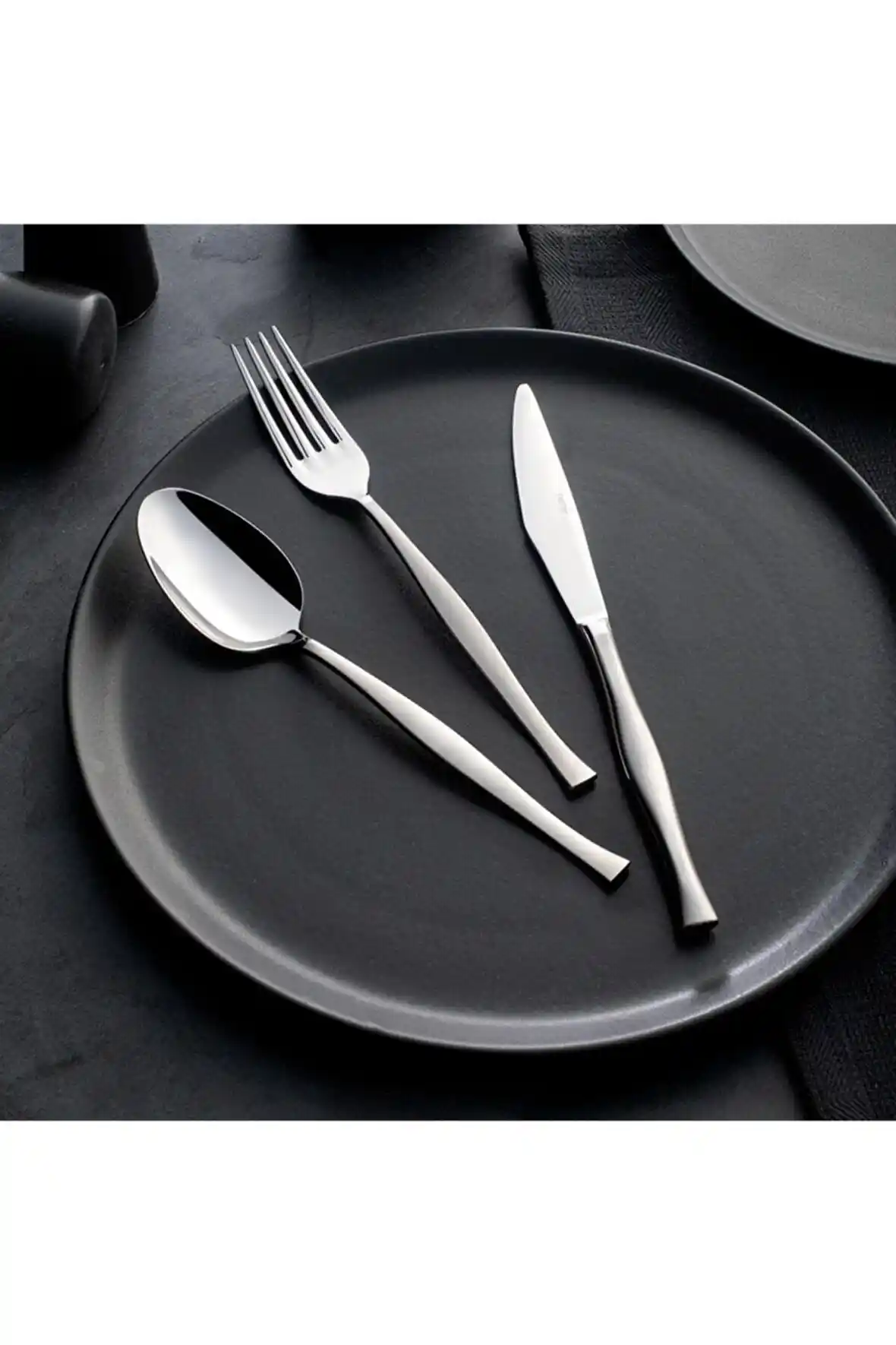 Nehir Zarif Sade 84 Parça Çatal Kaşık Bıçak Takımıyla Modern ve Şık Dekorasyon