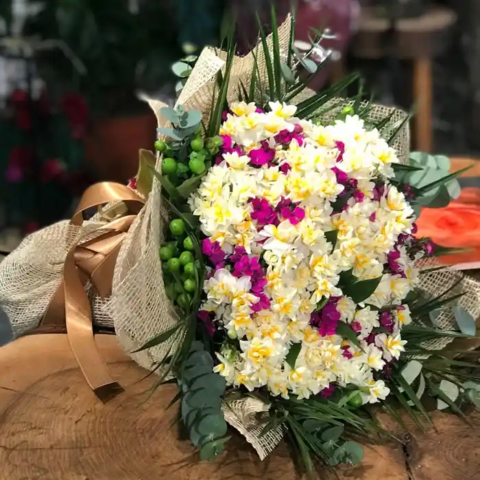 Nergiz Buketi ile Doğanın En Güzel Sembolüyle Dekorasyonunuzu Canlandırın